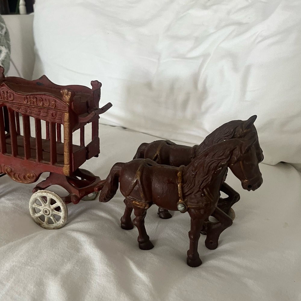Overland circus vintage statue. Cast iron. As pictured. Antique collectible.